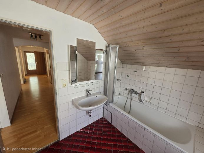 Heiningen: 3 Zimmer DG-Wohnung mit Balkon und Stellplatz – Bad