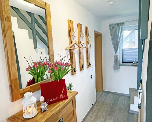 TOP-Altersvorsorge: 4-Sterne-Ferienhaus in ruhiger Lage nur 200m zum Plauer See – Flur mit Gaderobe