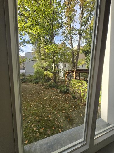 Berlin-Weißensee'de hemen taşınılabilir yenilenmiş daire 2 oda / 67 m2 – Blick in den Garten