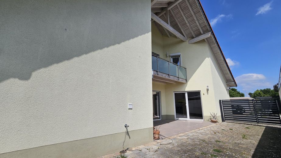 2. Terrasse, Balkon, Parkplatz