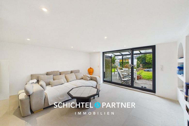 Osterholz | Bezugsfrei: Familienhaus mit liebevollem Garten und Garage – S&amp;P | Wohnzimmer