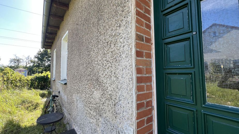 Biesenthal: 1.646 m² erschlossen, Altbau, PV-Anlage, 40 Min nach Berlin – Eingangstür / Bausubstanz