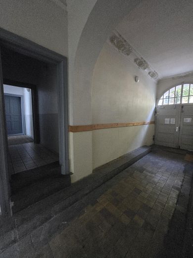 Berlin-Weißensee'de hemen taşınılabilir yenilenmiş daire 2 oda / 67 m2 – Eingang/Blick Haustür u Tor