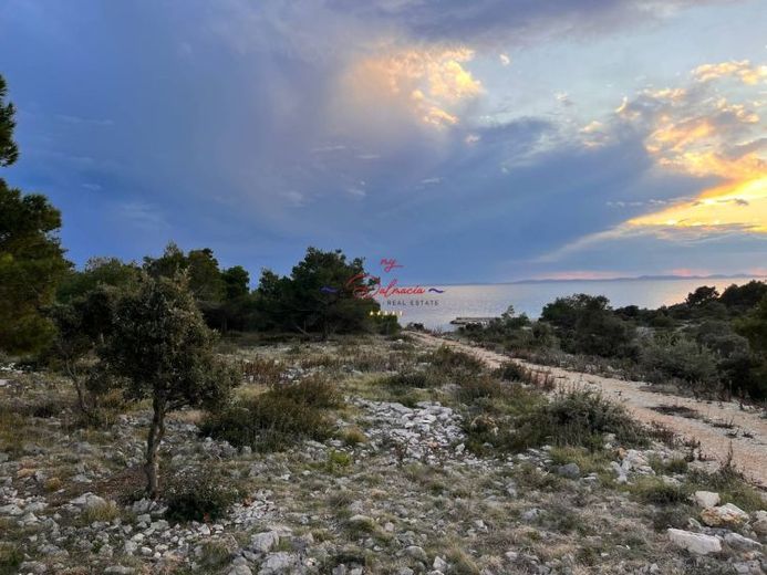 Vir, Südseite Land für touristische Anlagen am Meer – Foto 1