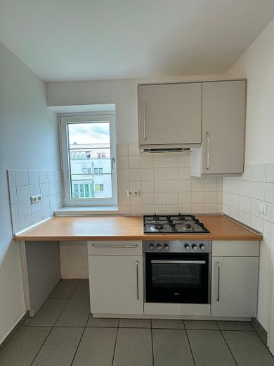 2 Teilmöblierte Zimmer Wohnung mit eigener Garage – Foto 10