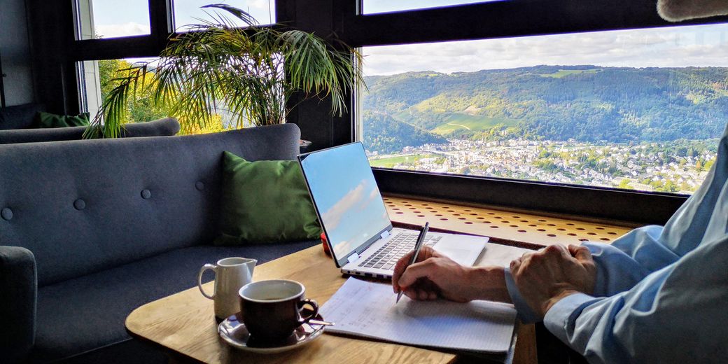 Alojamiento Moselsteig: 6 apartamentos vacacionales, cafetería y vivienda del operador con vistas al Mosela – Abends Ruhe
