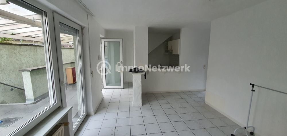 TOP***Im Zentrum von Kerpen junges 4 Familienhaus mit 4 Garagen Baujahr 1993***NEU – Wohnung links