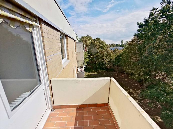Helle 3-Zi.-Whg. mit BALKON in ruhiger Wohnlage – Balkon