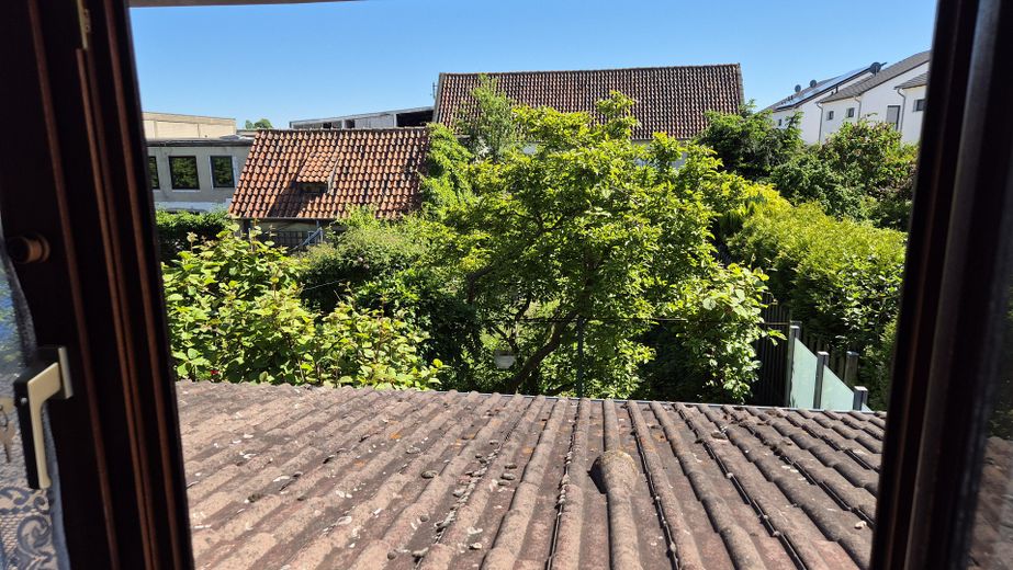 Geräumiges Einfamilienhaus mit 6,5 Zimmern in Salzgitter-Thiede – Gartenblick aus OG