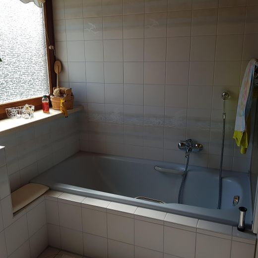 Besondere DHH - grosser Grund - 2 Garagen – Wanne