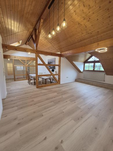 Außergewöhnliches Mehrfamilienhaus mit Aussicht und Ausblick – Wohnen DG