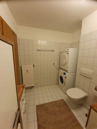 4-Zimmer-Wohnung mit hochwertiger EBK in Waldkraiburg – Bad