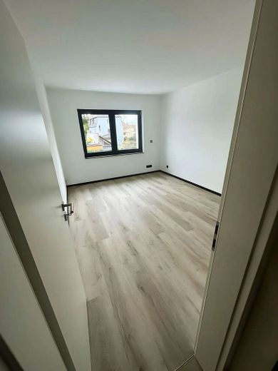 Nürnberg-Reichelsdorf’ta büyük teraslı rüya gibi 3–4 odalı daire – Fotoğraf 13