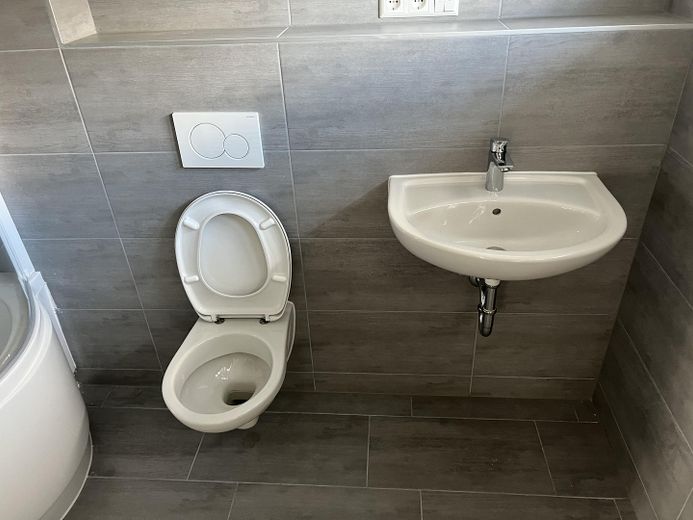 (106-06) Charmante 2-Zimmer-Maisonettewohnung mit eigenem Eingang in ruhiger Wohnlage – Foto 1