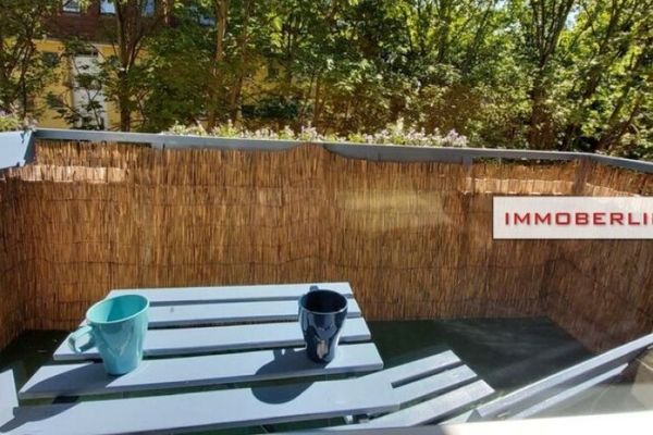 IMMOBERLIN.DE - Lichtdurchflutete Wohnung mit ruhigem Südbalkon in gefragter Lage
