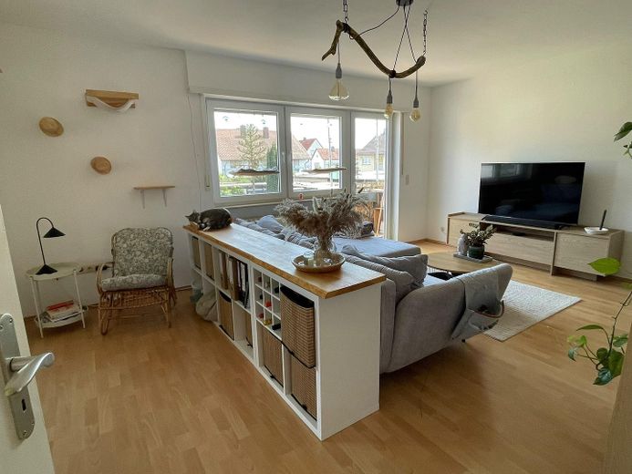 Modernes Zuhause mit Parkblick – 4-Zimmer-Wohnung mit großem Süd-Balkon & Garage – Wohnzimmer