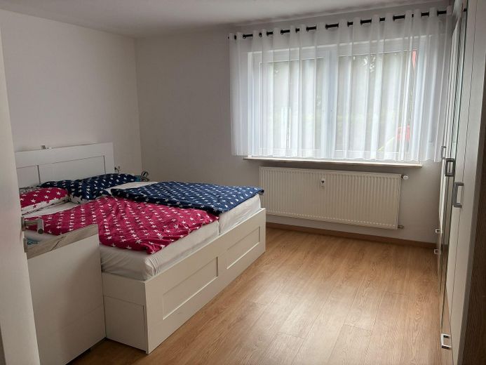 Ruhiges Wohnen: Lichtdurchflutete OG-Wohnung im Grünen – Schlafzimmer