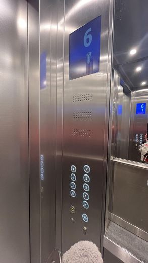 Neuer Aufzug - groß 