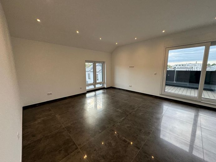Moderne 9-Zimmer-Neubauwohnung mit ca. 235 m², zwei Küchen und zwei Balkonen in Rodenbach – फोटो 8