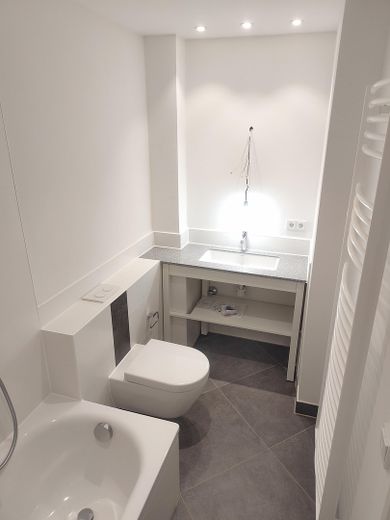 3-Zimmerwohnung in München (Lehel), 71m2, frisch saniert – Bad
