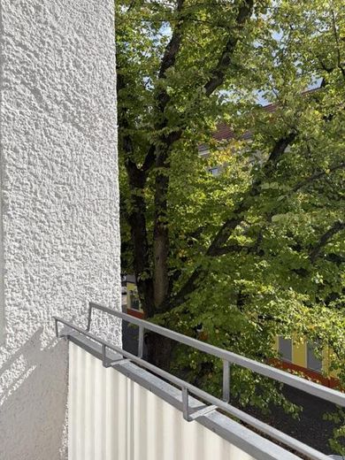 नवीनीकृत पुरानी इमारत - बालकनी और EBK के साथ 3 कमरे – Blick vom Süd-Balkon
