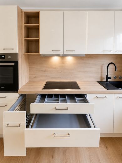 Ruhig wohnen in Weinböhla – barrierefreie 5-Zimmer-Wohnung mit großer Terrasse – Einbauschränke