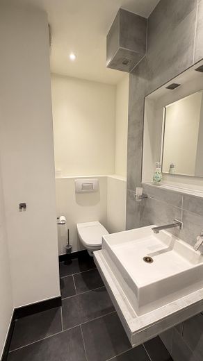 Bezugsfreie 1,5-Zimmer-Wohnung mit traumhaftem Spreeblick – ruhig, zentral und modernisiert – WC | Bad