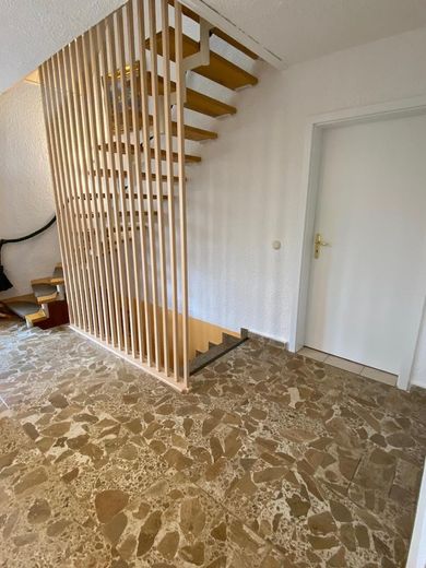 Gepflegte 4‑Zimmer‑Doppelhaushälfte | 110 m² | Vollkeller mit Nutzfläche 55 m² | Südterrasse – Diele