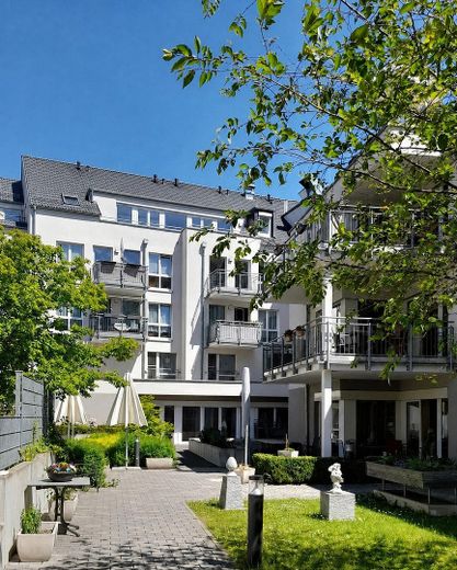 2 appartamenti per anziani in un edificio di prestigio, affittati a lungo termine, il vostro investimento con futuro - prezzo trattabile – Ansicht Haus vom Innenhof