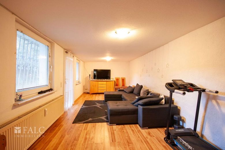 Einfamilienhaus, Ladenlokal und viel Grundstück - mitten in Bergheim – Wohnen