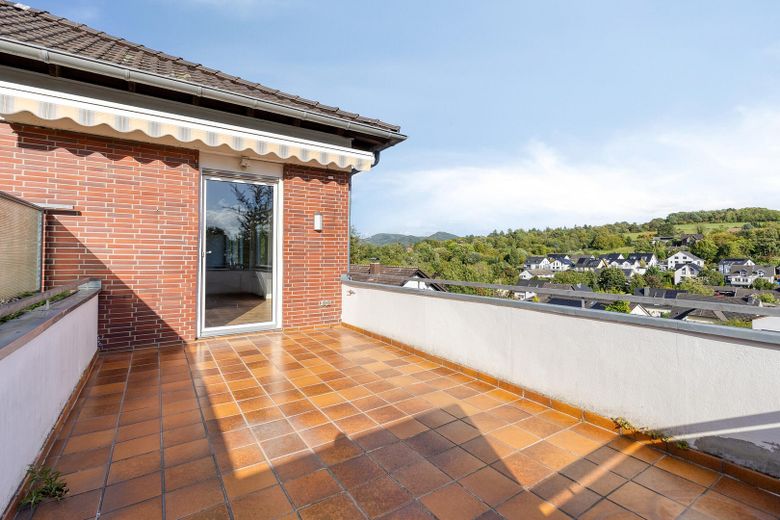 EG: Terrasse mit Ausblick