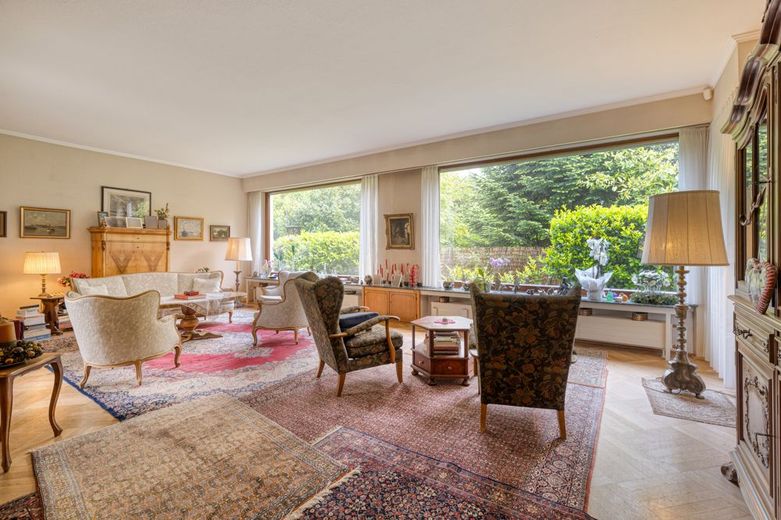 ***** Haus sucht glücklichen Bewohner, Großzügiges Domizil mit vielen Extras ***** – Wohnzimmer