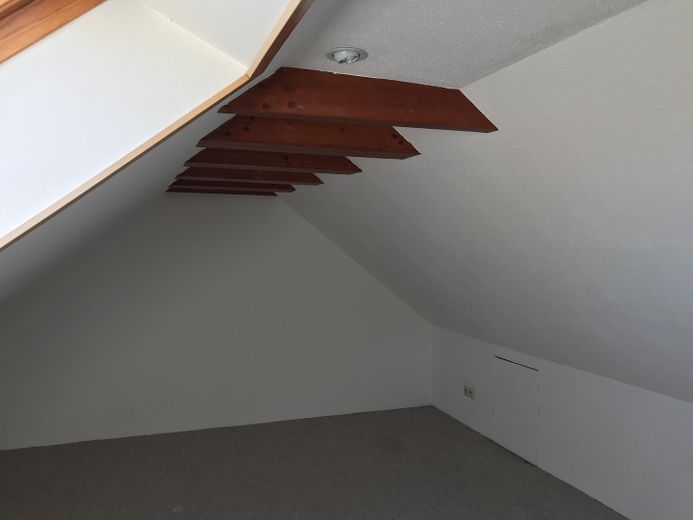 Dachboden mit großen Fenster 