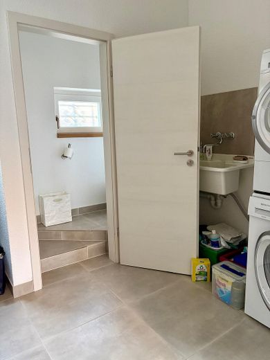 Stilvolles Landhaus mit vielseitig nutzbarer Werkstatt – Besucher WC