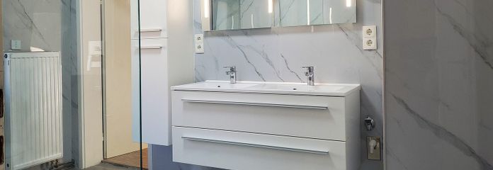 Bad mit Doppelwaschbecken