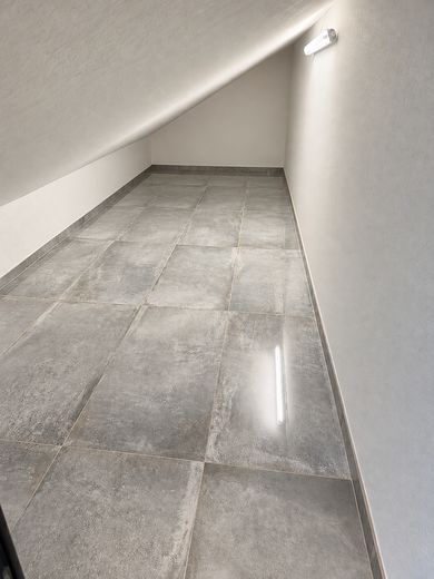 Attico di 4 locali di prima qualità con terrazza sul tetto e garage + posto auto – senza commissioni – Speicher