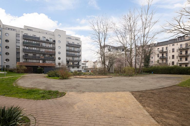 bezugsfreie umfassend sanierte 1-Zi-Wohnung in der Südvorstadt mit TG – Innenhof