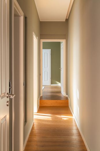 Emplacement exceptionnel à Kreuzberg : Graefestraße 80, superbe appartement de 4,5 pièces disponible immédiatement ! – Flur