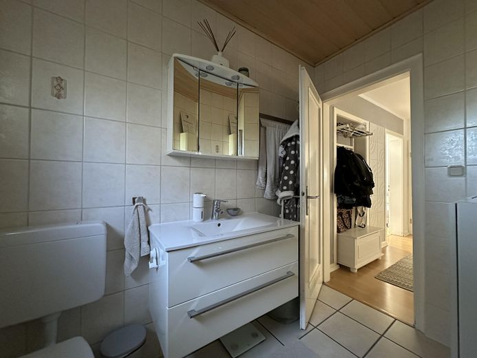 ZENTRUMSNAH! EG Wohnung ETW in saniertem MFH – Bad