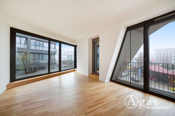Particolare appartamento di 4 locali di circa 141 m², con cucina componibile, EBK, e un fantastico balcone a Berlin-Mitte!