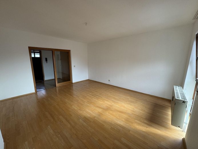 Appartement 2 pièces situé au centre – Wohnzimmer Blick Flur