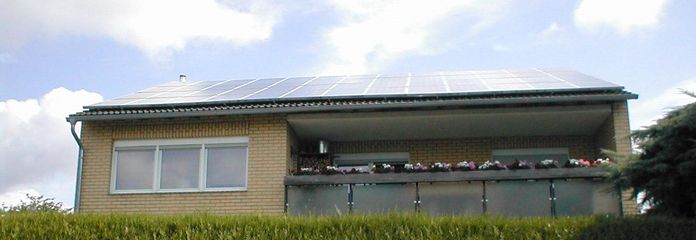 Gepfl., gut geschnittene 4 Zi.-EG-ETW m. PV-Highlight, XXL-Balkon, Garten, Garage in Erftstadt-K. – PV-Anlage m. 11,7kWp d. EG-ETW