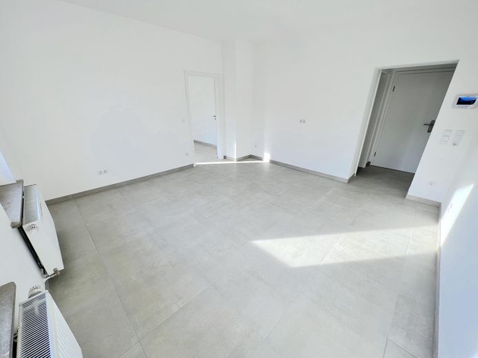 Moderne 2 Zimmer im kernsanierten Altbau – Wohnen/Essen/Küche