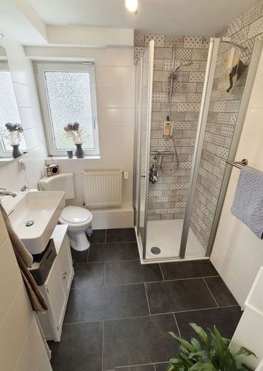 Edemissen - Wehnsen - großzügiges Zweifamilienhaus mit Nebengebäude und Garagen – EG - Badezimmer