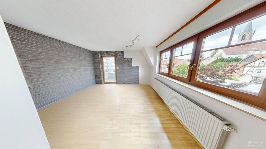 Kapitalanlage mit 2 Wohneinheiten, Gewerbe und Entwicklungspotenzial – Wohnzimmer WE DG