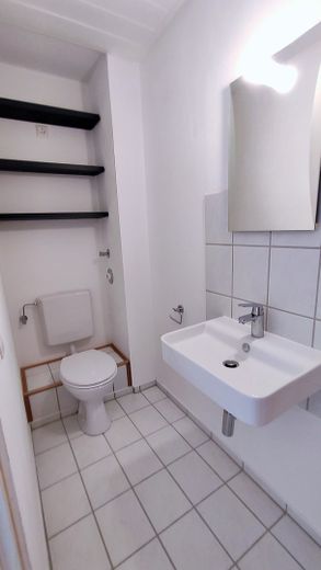 3 Zimmer Wohnung mit Gartenbenutzung – WC