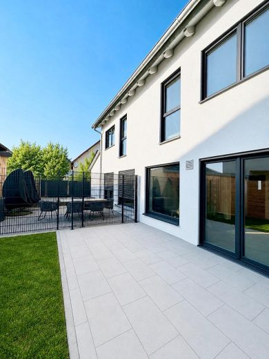 Aktionspreis! 99 % bezugsbereit – Mittelhaus in Teugn  - 100.000 € KfW-Förderung – Foto 1
