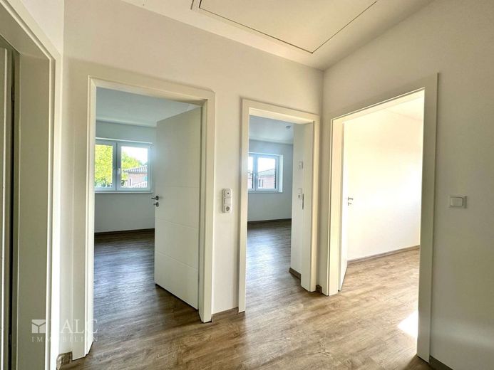 Neuwertige Doppelhaushälfte mit tollem Schnitt in Stade-Haddorf – Flur OG