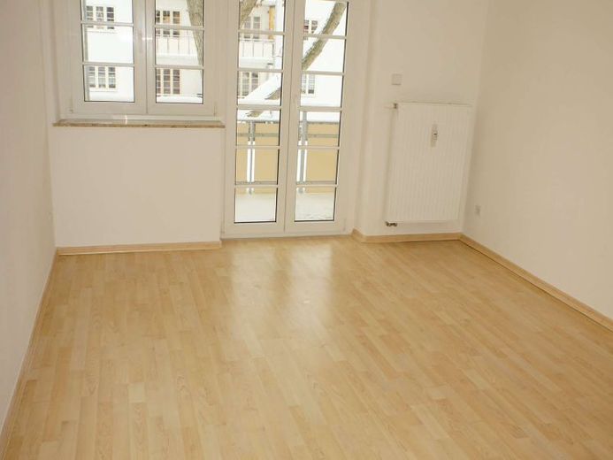 1. OG - Balkon / große Küche / Bad mit Dusche / frei ab 1.9. – Foto 1