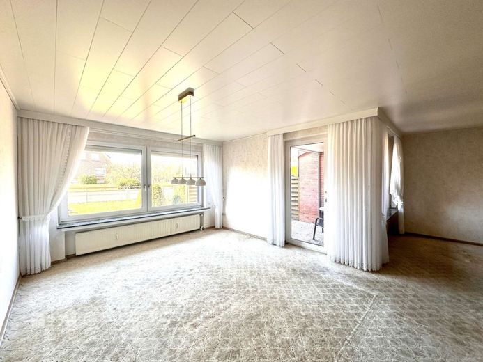 Willkommen Zuhause - top gepflegtes Reihenhaus in gefragter Lage von Stade – Wohn- und Esszimmer EG